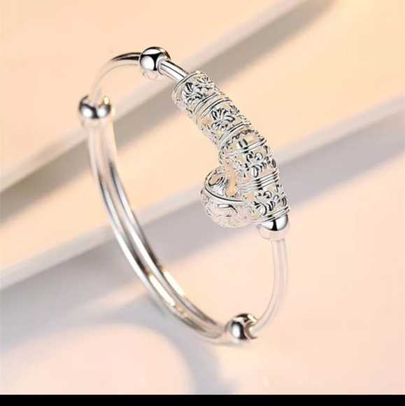 Silvertone Bead Bracelet - Picture 4 of 5